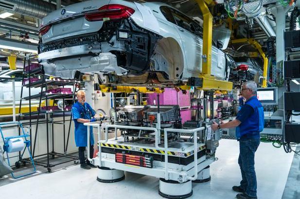 BMW планирует производить дизельные, электрические и гибридные автомобили на заводе в Дингольфинге