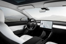 所有雙電機Model 3均可選購白色內飾：1500美元一套