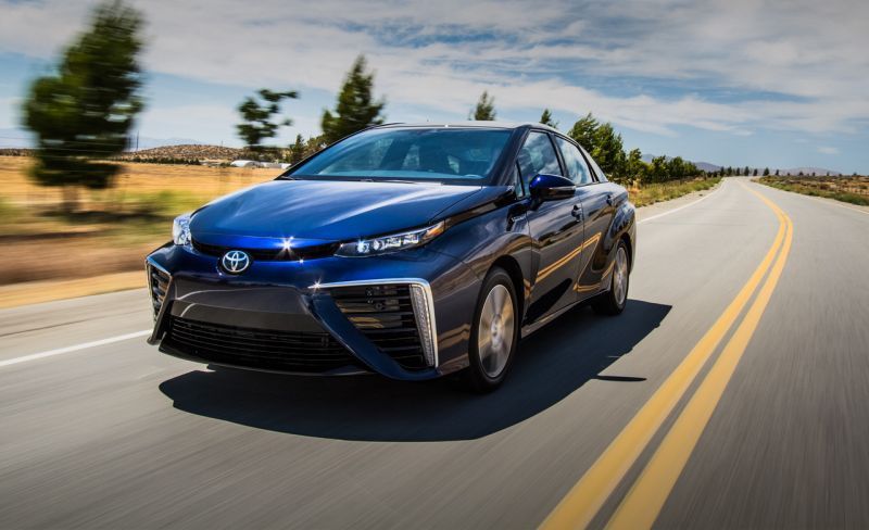 Чтобы снизить затраты и увеличить производство, Toyota ориентируется на автомобили на водородных топливных элементах для увеличения инвестиций.