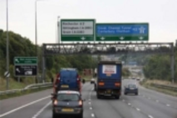 英格兰高速公路公司开展V2X路测 车载标牌可整合道路标志信息