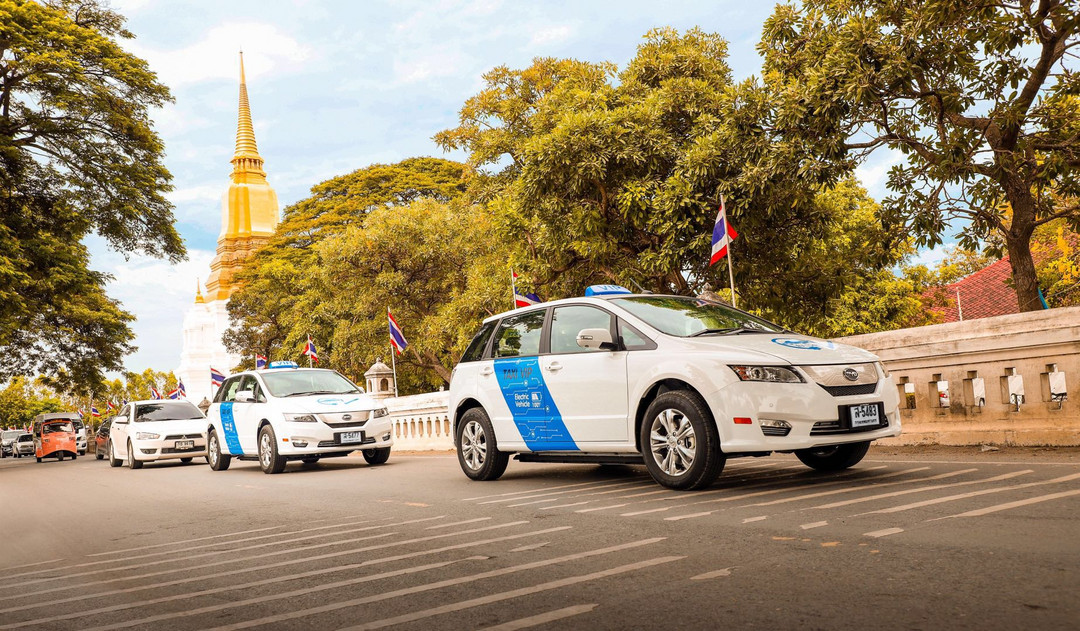 BYD доставляет 100 единиц e6 в Бангкок и подписывает заказы на 1000 электромобилей