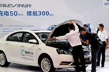 中国电动车销量猛增 外国汽车企业欲扩大在华产能