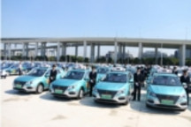 进博会前夕，数百辆斑马互联网汽车亮相上海