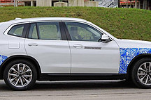 或是 EQC 与 e-tron 最强对手 宝马 iX3 量产版轻伪谍照曝光