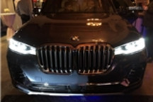 宝马X7实车图曝光 家族旗舰SUV/6座7座布局可选
