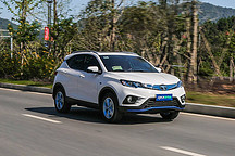 生力军能否战胜老师傅？东南 DX3 EV400 对比比亚迪元 EV360