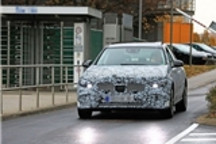 奔驰全新C级路试照曝光 或2021年亮相