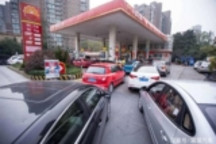 当今的国产电动汽车，能实现“弯道超车”吗？网友：容易翻车！