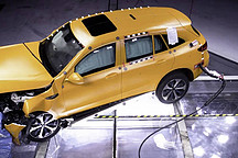 奔驰公布EQC内部碰撞测试结果：“高水平的碰撞安全性”