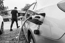 新能源汽车“狩猎者”三年“熬干”家底，割股求生