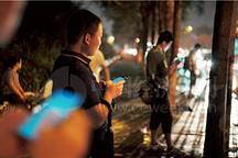 “网约车新政”实施两周年 如何解决打车难问题？