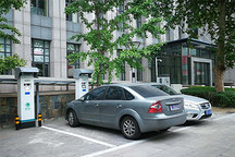 管好充电桩 城市管理需先“充电”