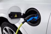 15分鐘充滿電，像加油一樣簡單 硅谷公司成功研發出AI充電技術