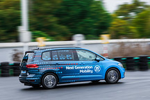 除了最新技术的中国首秀，采埃孚还决定把 8HP 变速箱国产