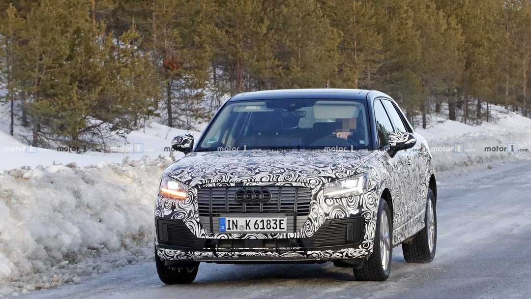 Обнародованы шпионские фотографии нового Audi Q2 e-tron на дорожных тестах: срок службы батареи превышает 500 километров