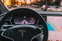 特斯拉公布全自动驾驶视频，车内人类全程没碰方向盘