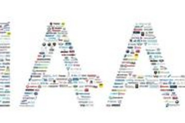 电驱车型竞相亮相，ID.3、Taycan将成为传统车企发力新能源的开端