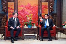 李克强总理会见马斯克，特斯拉开启在华“绿色通道”