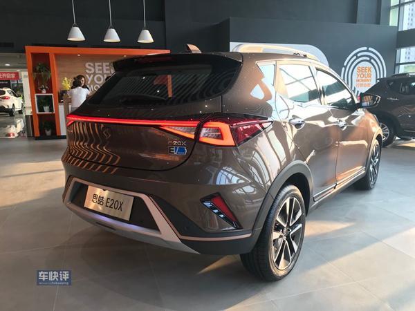 江淮大眾首款電動(dòng)汽車來(lái)了 續(xù)航402公里 標(biāo)配遠(yuǎn)程啟動(dòng)和手機(jī)互聯(lián)