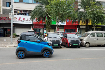 成本低、好停车、随处充！探访新能源汽车“柳州模式”