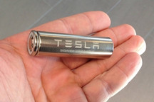 特斯拉加拿大研发中心合作大学制无阳极锂电池 90次循环后保持80%容量