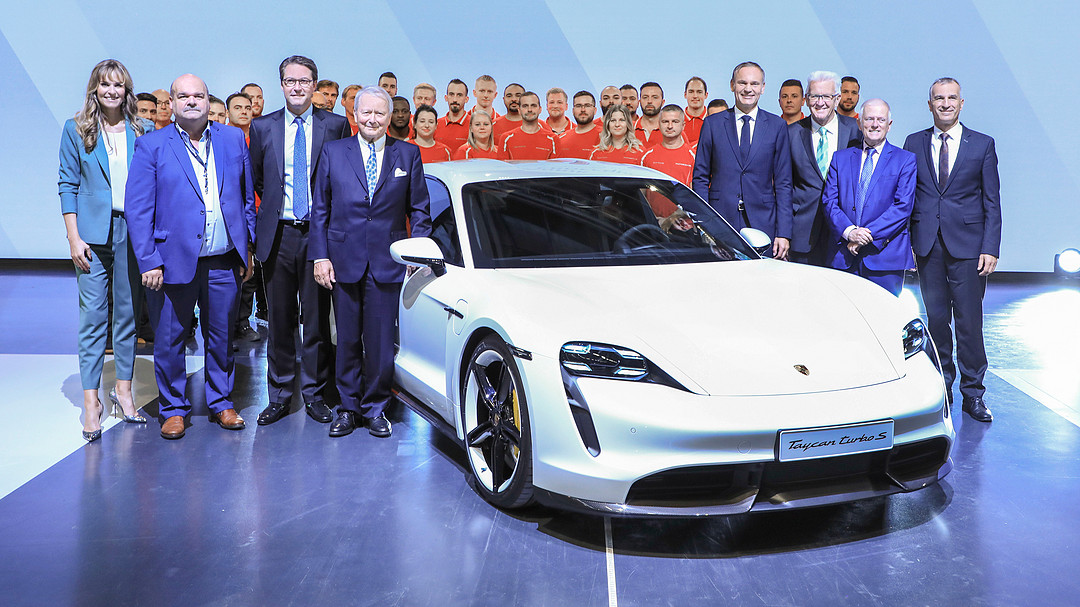 Вступая в эпоху электрификации, Porsche Taycan официально сходит с конвейера в Германии.
