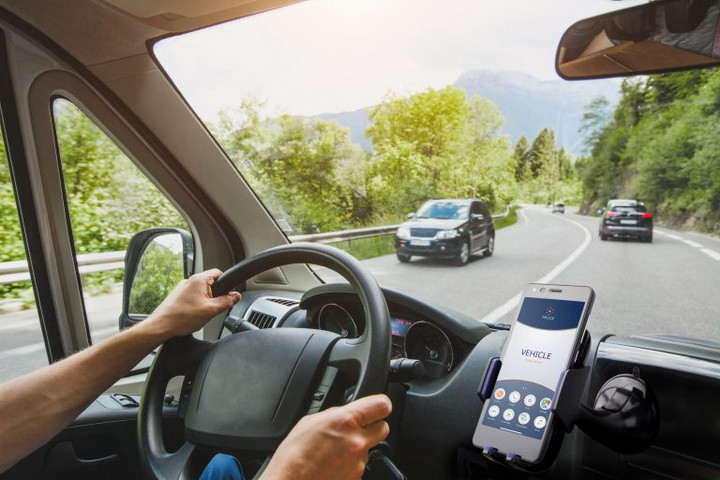 黑科技，前瞻技术，Truce Software,新技术让车队管理司机驾驶时使用移动设备,车队司机分心驾驶,开车时用手机，汽车新技术