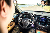 CES里的汽车：科技巨头跃跃欲试 自动驾驶不再狂热