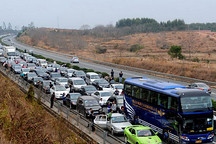 短途游/自驾游增多 全国未发生长时间大范围交通拥堵