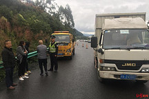 货车因可疑行为被截停 促成男子与失联13年家人重聚