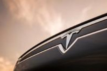 特斯拉，刀总从背后捅来 | C次元