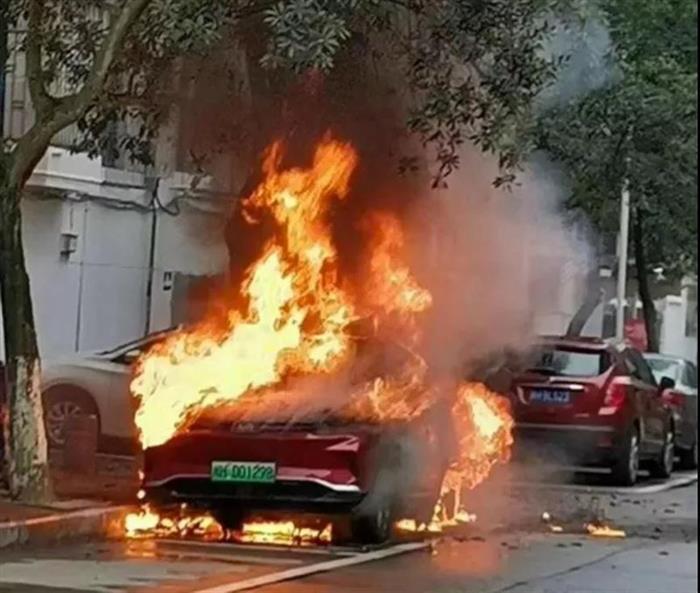 威馬，蔚來，造車新勢力,蔚來車機(jī)斷網(wǎng)