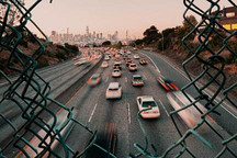 北京严打“假结婚拿真车牌”违法交易，有涉案人员两年内结离婚28次