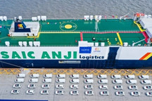 新能源汽车“乘风出海” 挑战与机遇“并道而驰”