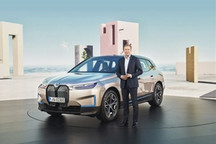 宝马iX迎来全球首秀 预计明年下半年上市