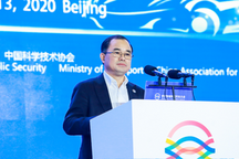 朱华荣：简单的成果结合堆砌不出智能网联汽车新生态