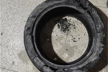 奔驰4s店销售人员涉嫌虚假宣传 E级车主山路抛锚无备胎可换