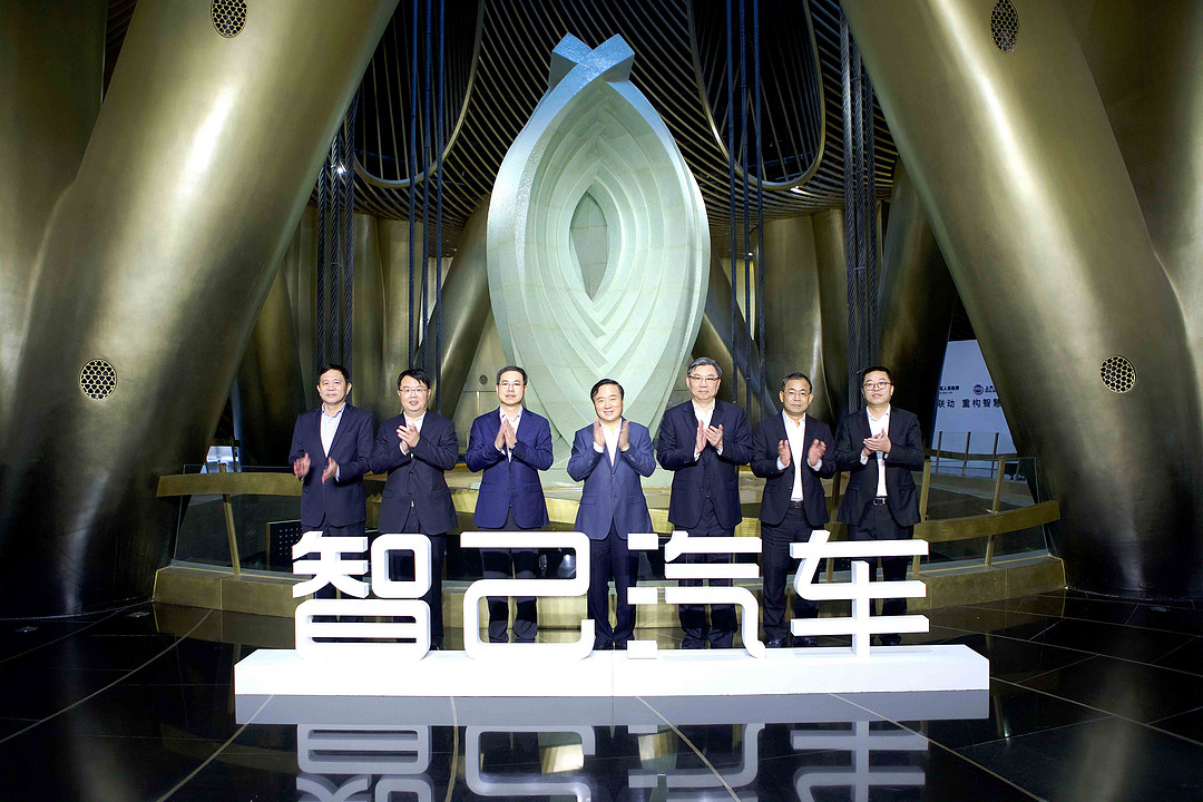 02 浦東新區(qū)與上汽集團戰(zhàn)略合作簽約儀式合影 左起：浦東新區(qū)科經(jīng)委主任唐石青、浦東新區(qū)副區(qū)長管小軍、浦東新區(qū)區(qū)長杭迎偉、浦東新區(qū)區(qū)委書記翁祖亮、上汽集團董事長陳虹、上汽集團總裁王曉秋、上汽集團副總裁衛(wèi)勇.jpg