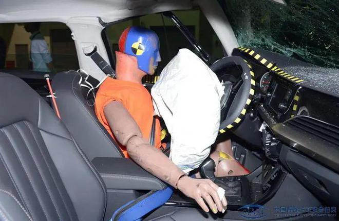 A 柱撞彎車型越來越多 為何還能拿到“優秀”？