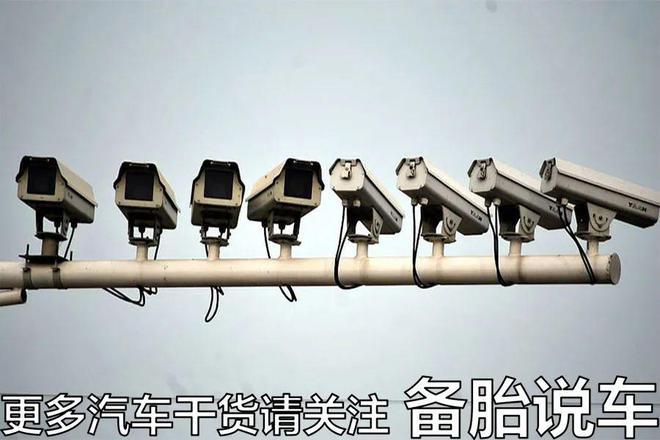 闖紅燈后右轉，可以不挨罰嗎？