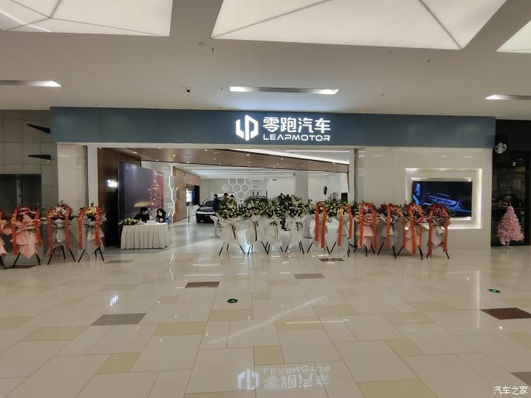 Каналы расширяются, и официально открывается четвертый магазин Lingpao Center в Пекине.