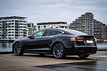 马斯克发内部信要求提升产量，全年50万辆KPI能否完成？