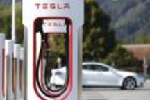 特斯拉全球累计建设超级充电站1821座