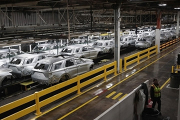 外贸订单暴跌！汽车供应链遭遇二次冲击，部分工厂再度停产