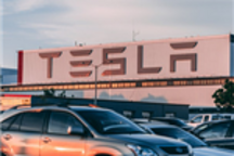 美国新冠肺炎死亡病例超1万，特斯拉用汽车零件制造呼吸机