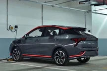 哪吒V实车曝光！定位小型运动SUV/续航401km