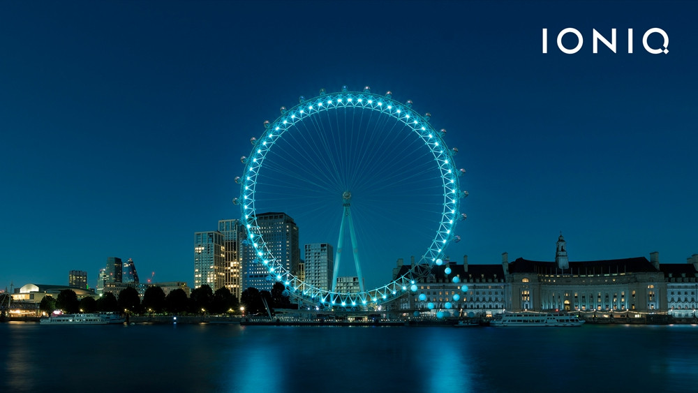 _3，伦敦眼点亮巨型“Q”字母灯饰庆祝IONIQ品牌发布.jpg