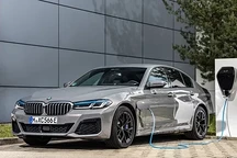 六缸+电机！海外宝马5系插混版本发布