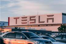 拼多多“碰瓷翻车”，特斯拉拒绝交付Model 3