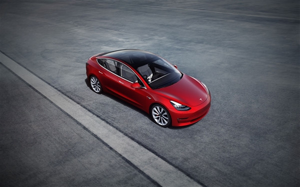 拼多多Model 3團(tuán)購(gòu)已有消費(fèi)者順利提車(chē)：特斯拉親自交付